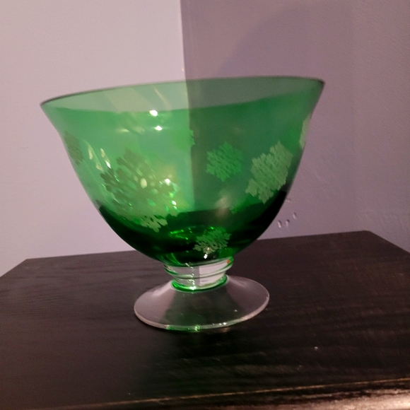Snowflake Bowl - Picture 1 of 2